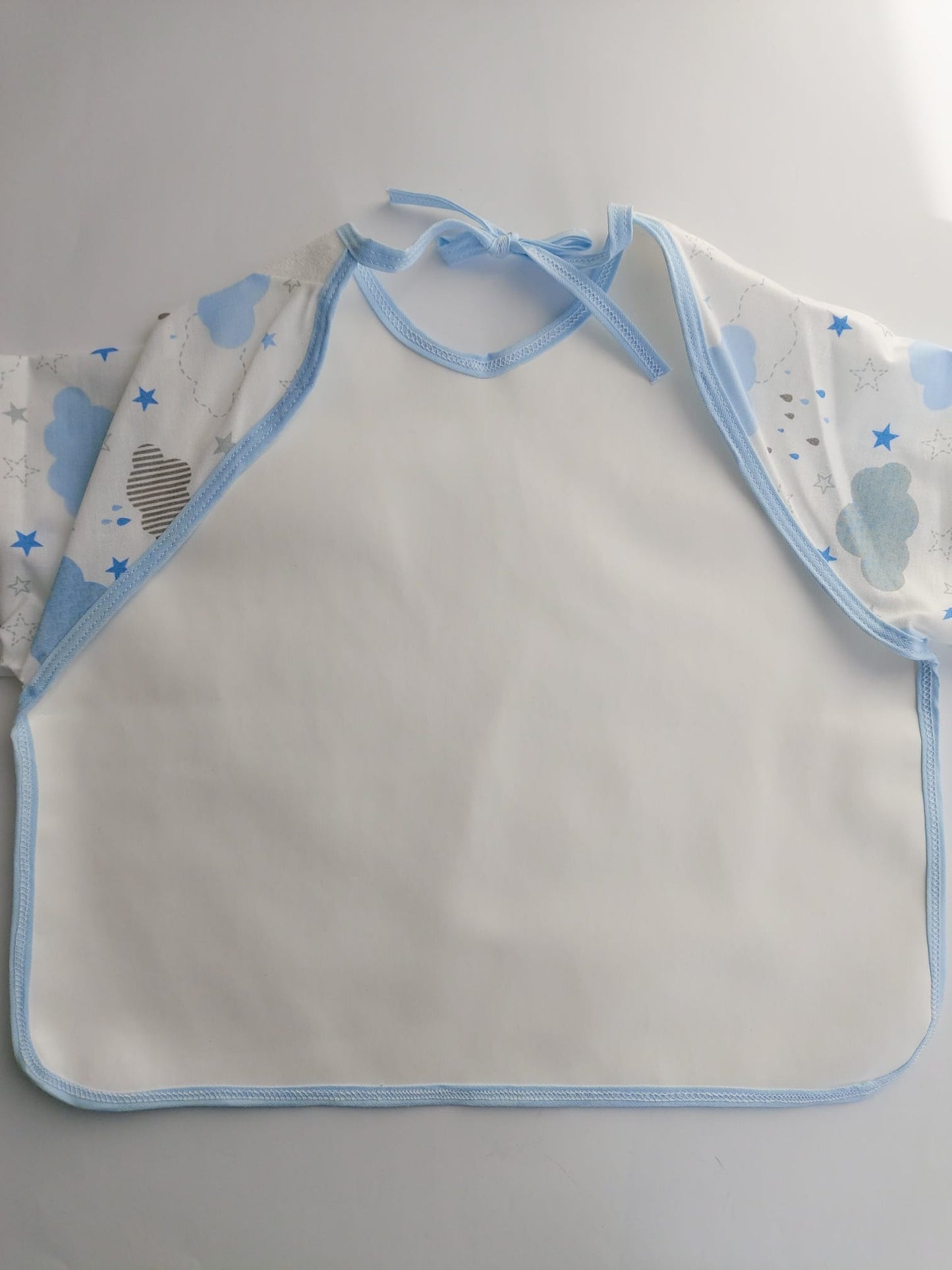 Bavoir à manches longues - Nuages bleu