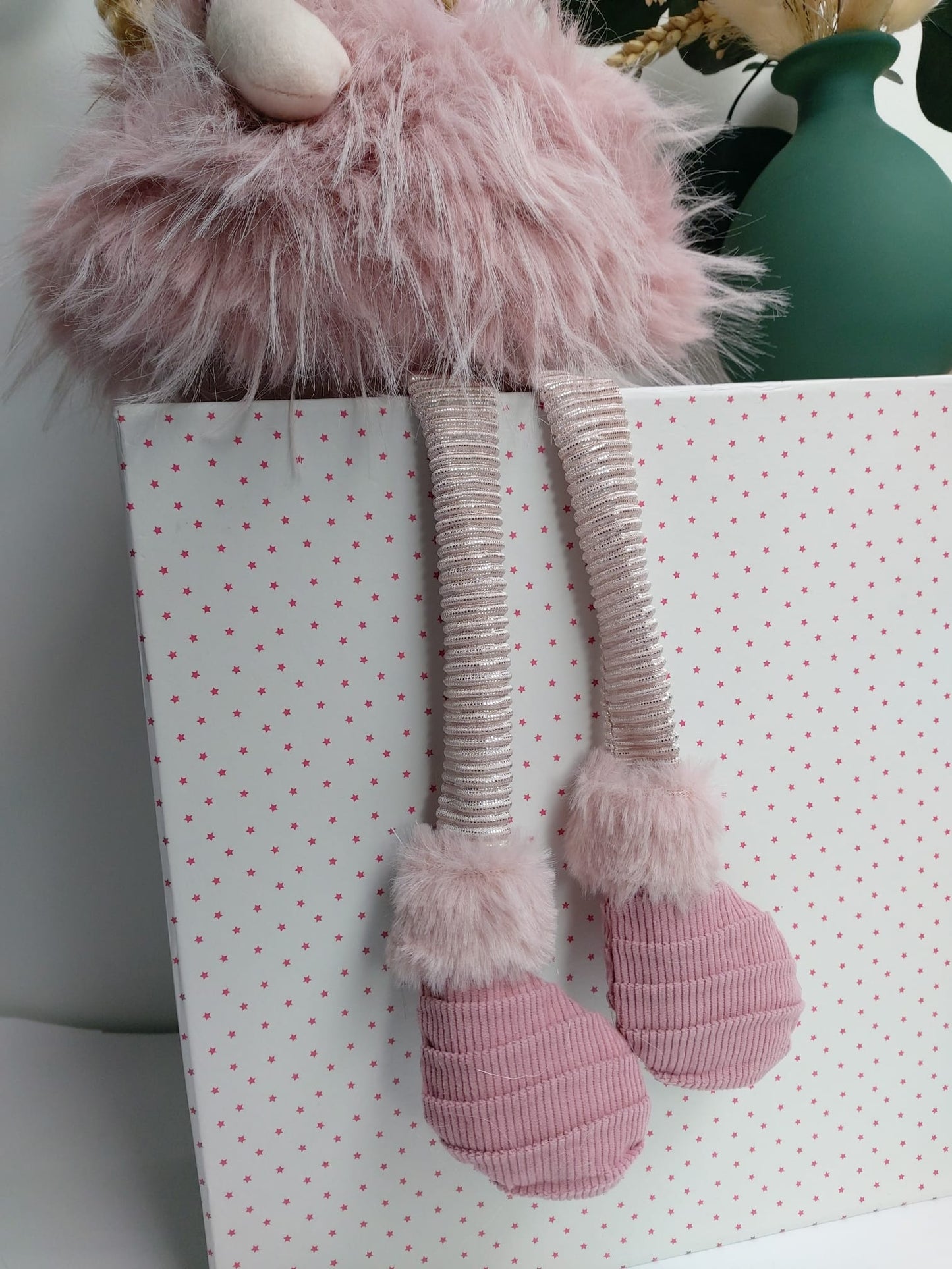 Poupée Jade assise - Rose fourrure