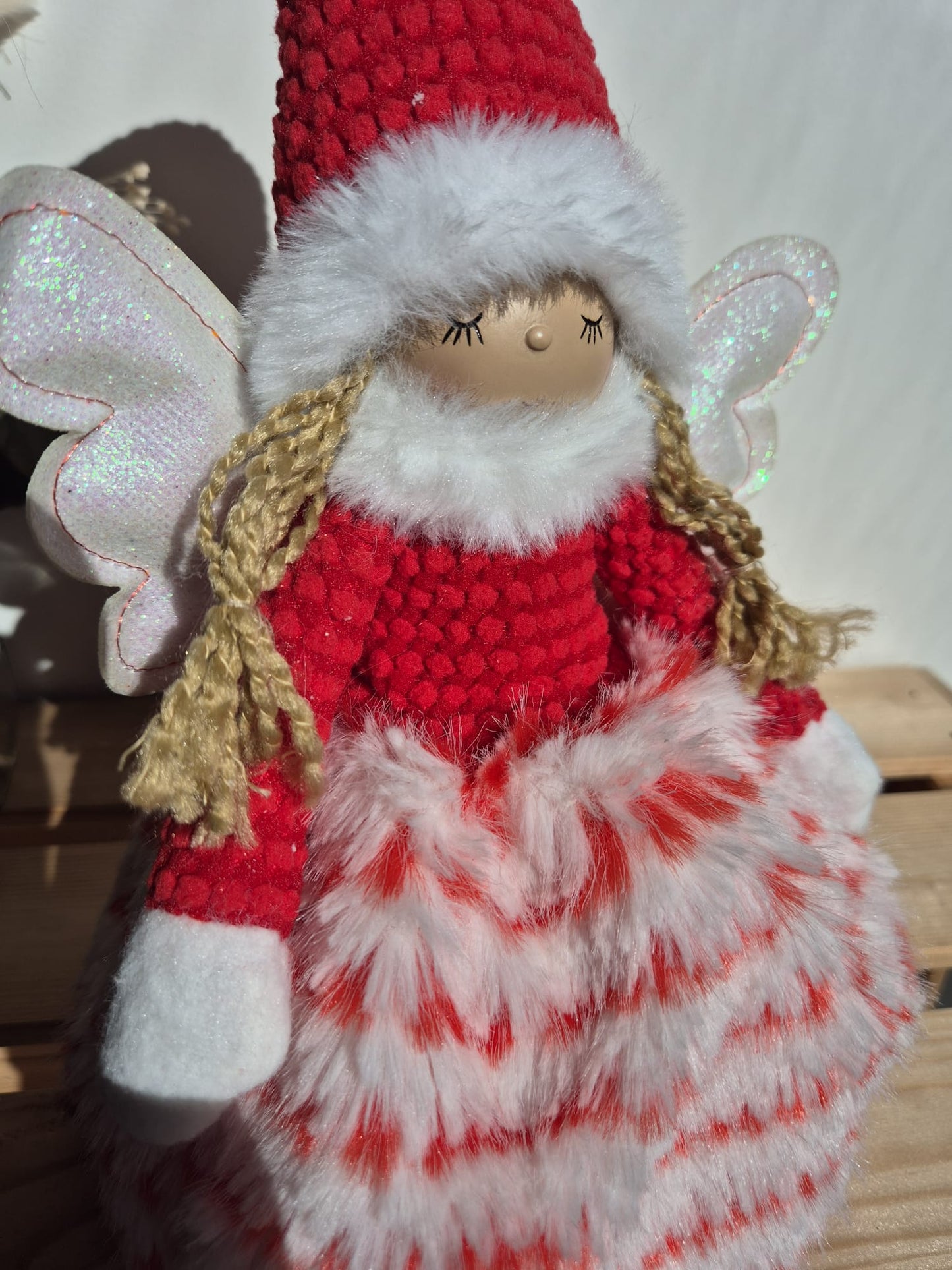 Poupée Jade assise - Rouge tricot