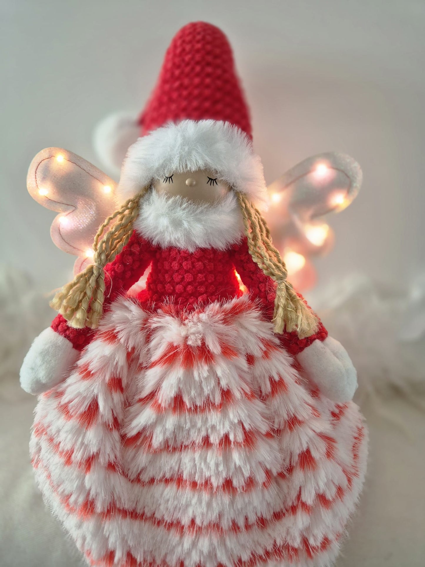 Poupée Jade assise - Rouge tricot