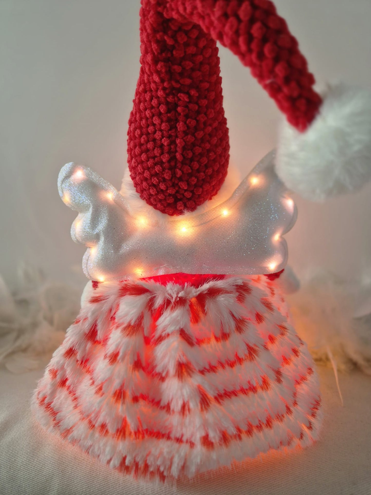 Poupée Jade assise - Rouge tricot