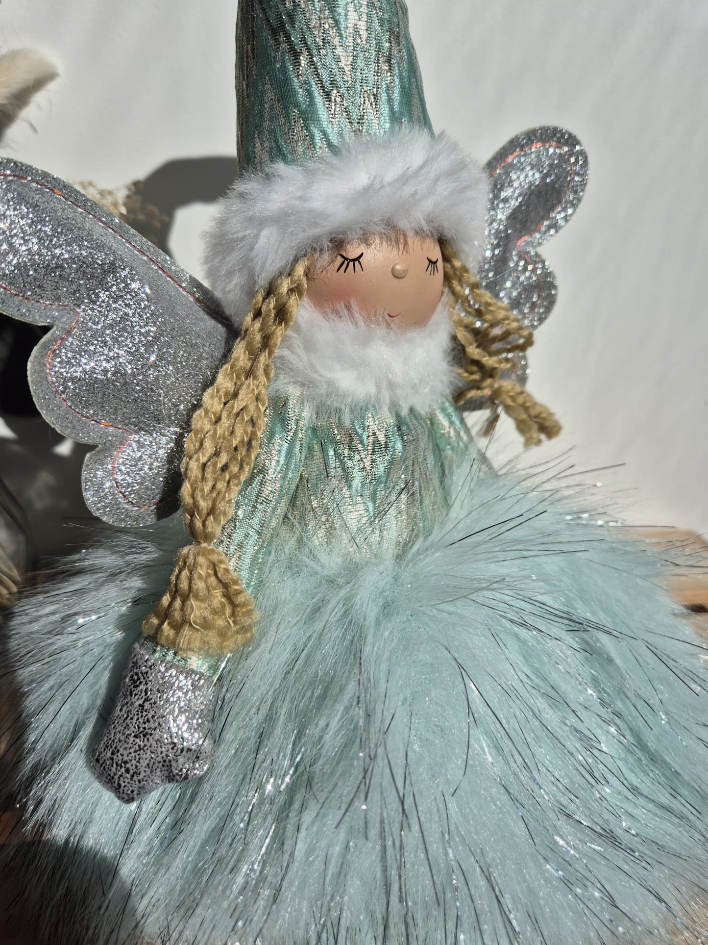 Poupée Jade assise - Verte argentée