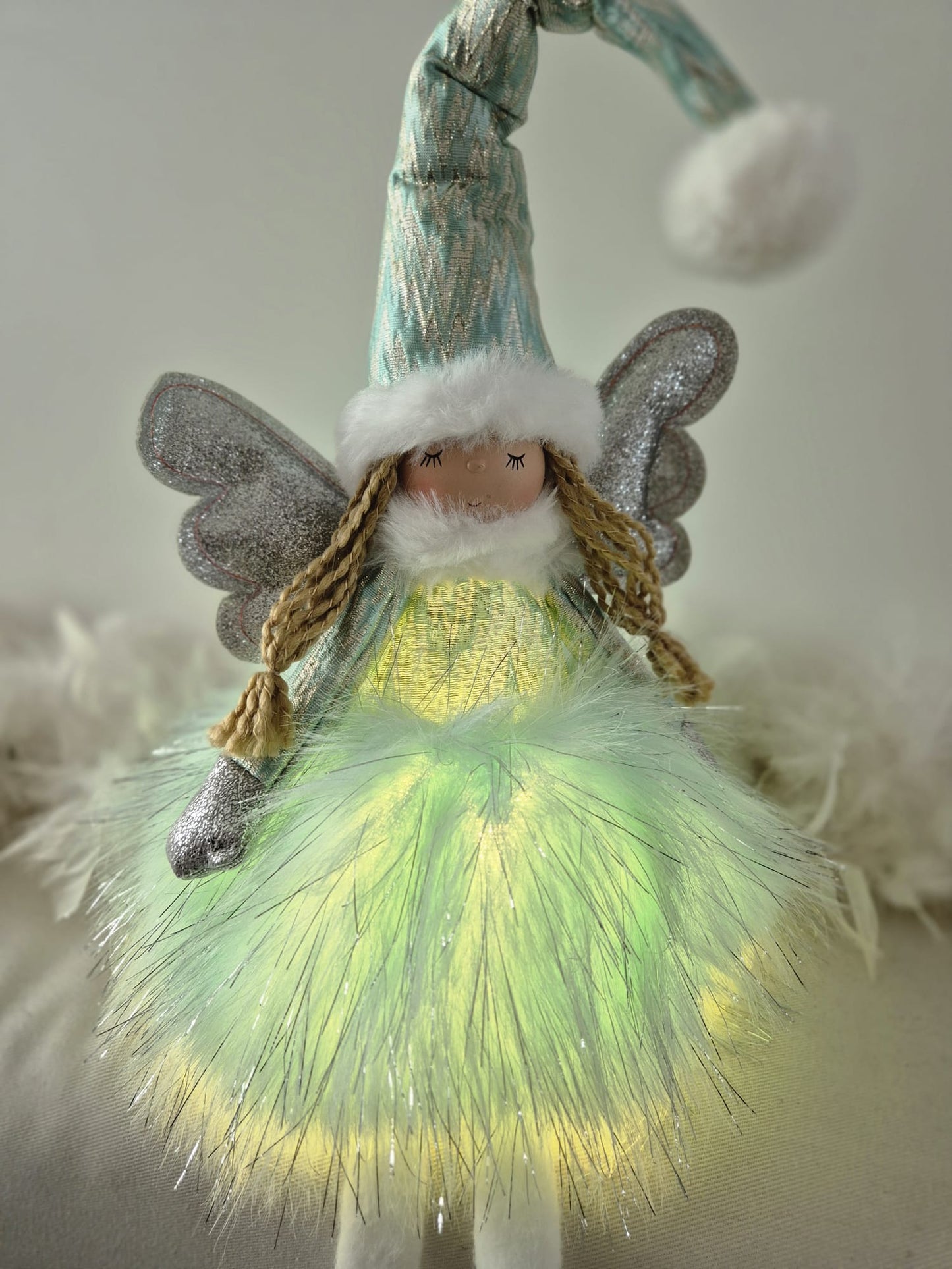 Poupée Jade assise - Verte argentée