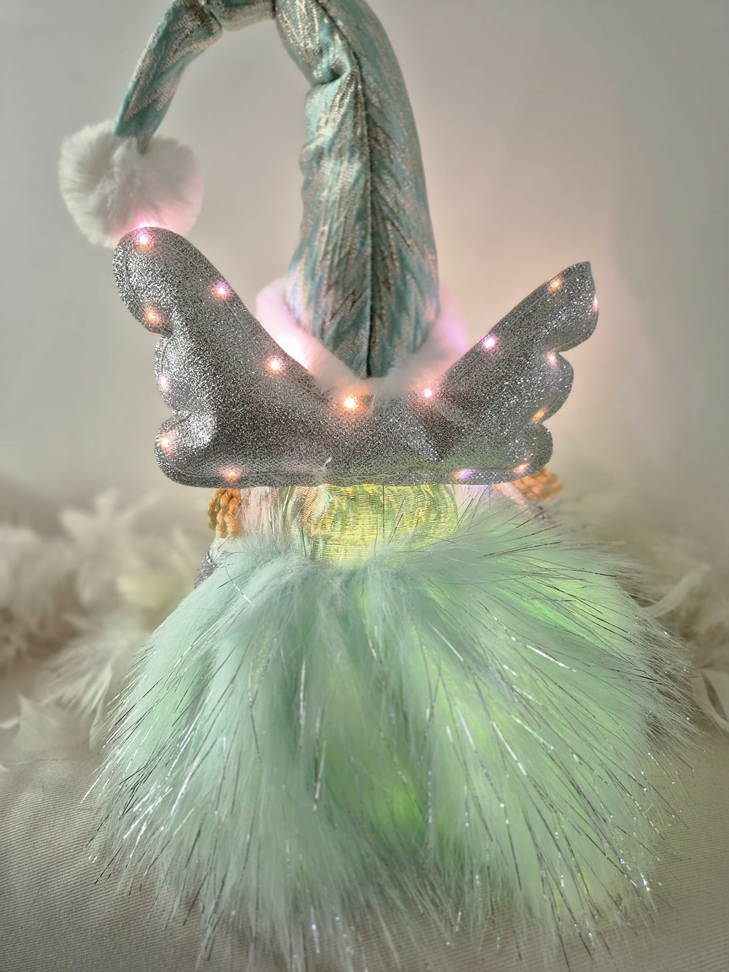 Poupée Jade assise - Verte argentée